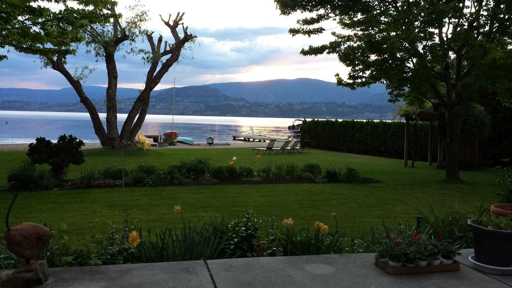 Lakeshore B&B Kelowna Exterior foto